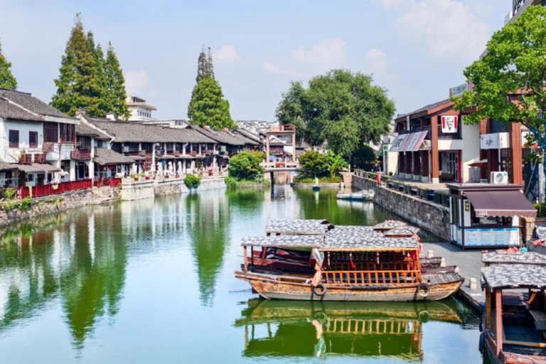 Hangzhou: Exploring the Watertown of Hanfu and Hotpot