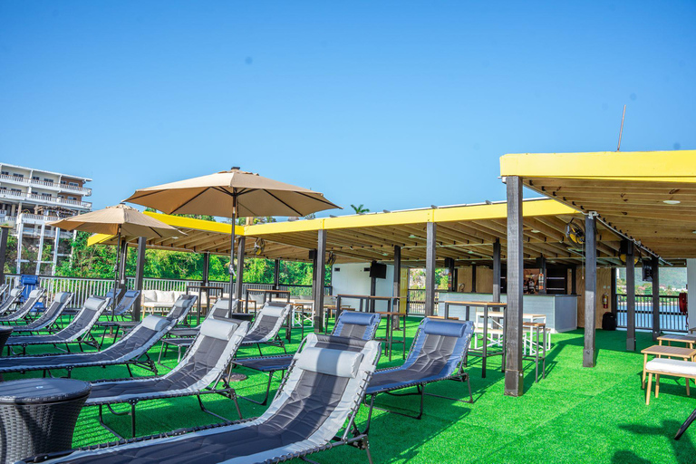 Montego Bay : Poko Loko Floating Bar Island Chill TourMontego Bay : Excursion détente sur l&#039;île du bar flottant Poko Loko