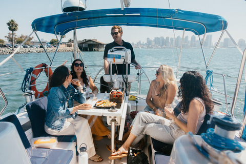 San Diego: San Diego Bay Sunset & Daytime Sailing Experience Sunset Sailing Experience on San Diego Bay