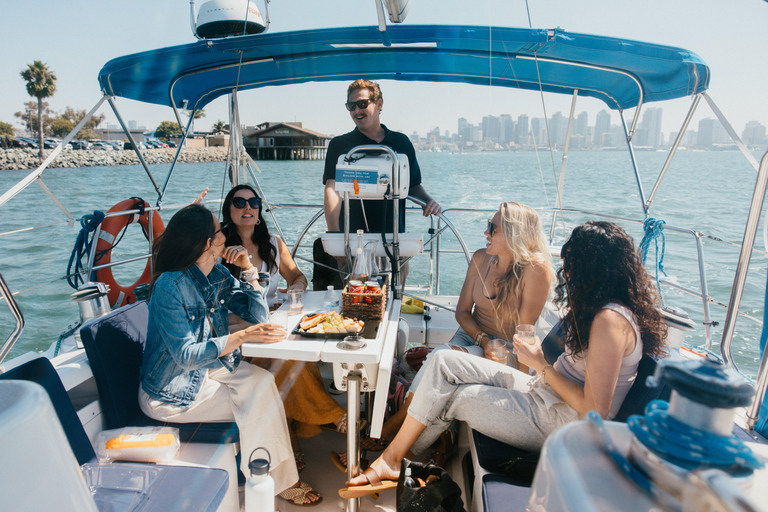 San Diego: San Diego Bay Sunset & Daytime Sailing Experience Sunset Sailing Experience on San Diego Bay