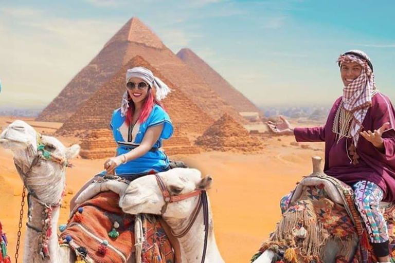 Cairo: Passeio de Camelo pelas Pirâmides, Jantar e Show de Som e LuzTour guiado com traslados, guia de turismo, almoço e entrada