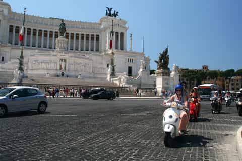 Rome: Vespa 125cc 24-Hour Scooter Rental