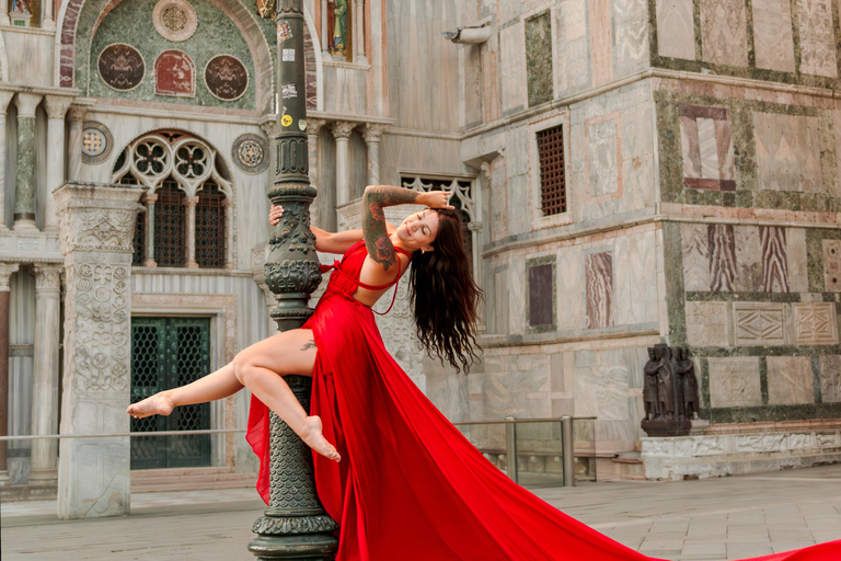 Venice: Flying Dress Photoshoot with video option Standard: 45 mins | 20 photos