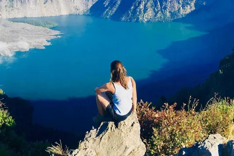 Mont rinjani 2 jours 1 nuit randonnée au bord du cratère de senaru 2626m