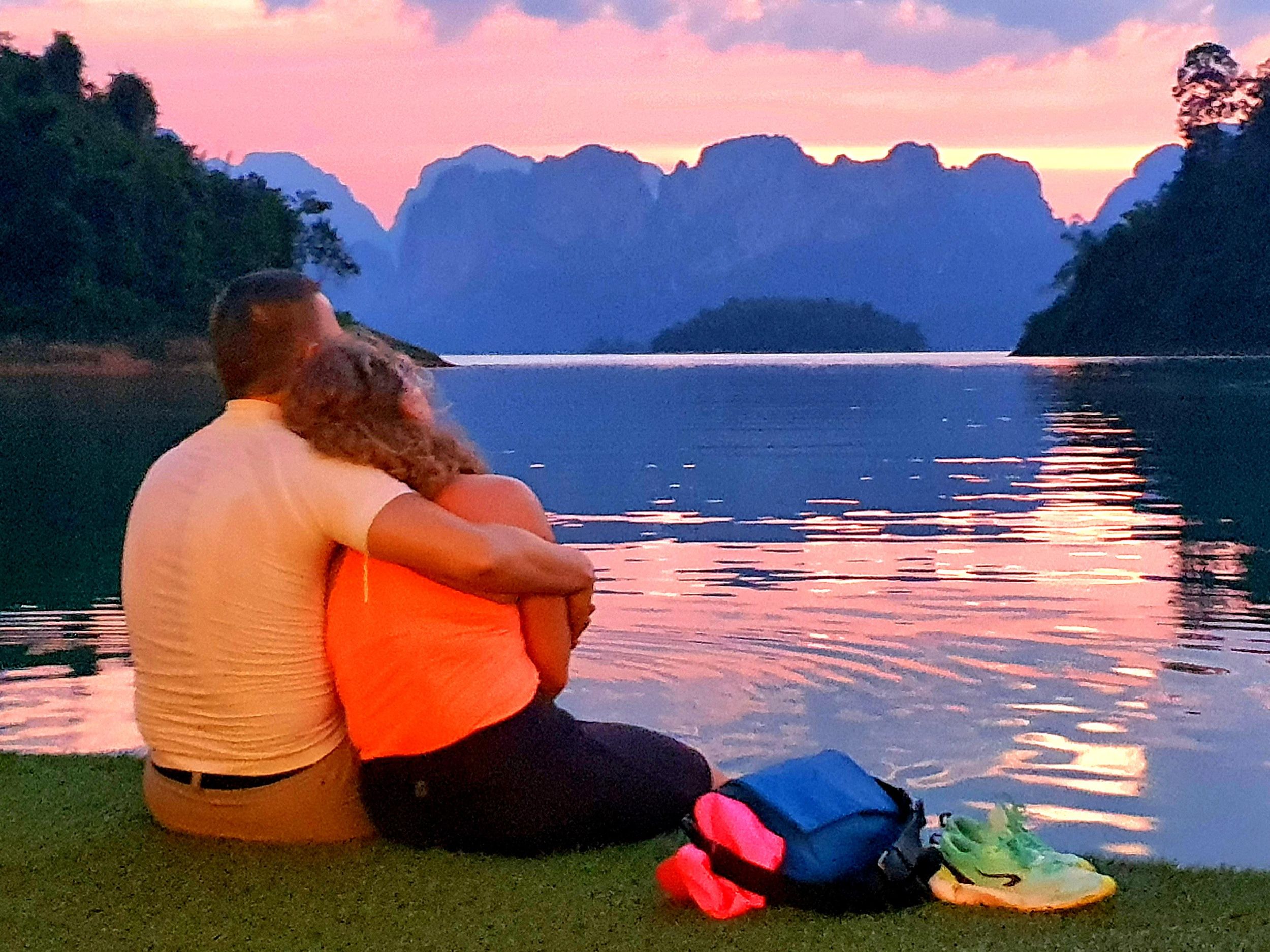 Phuket oder überall: 2-tägige Tour zum Cheow Lan See & Raft-Resort