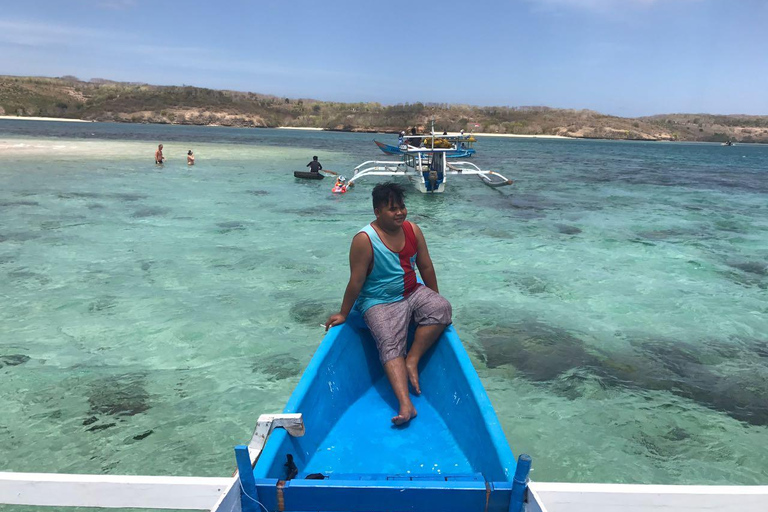 Lombok: Pink Beach and Snorkeling Trip With Lunch Special For Big Group Trip