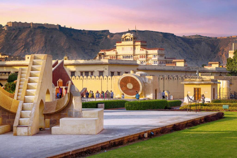 Jaipur: Old &amp; New Jaipur Full day City Tour by Car+ Guide