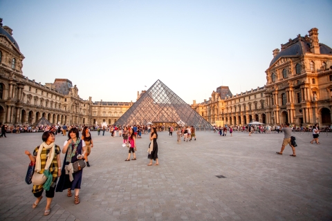 From Paris: Versailles & Louvre Guided Tour Standard Tour