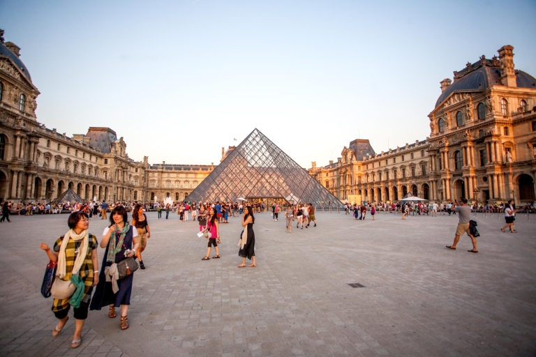 Desde París: visita guiada a Versalles y el LouvreTour público guiado por Versalles y el Museo del Louvre