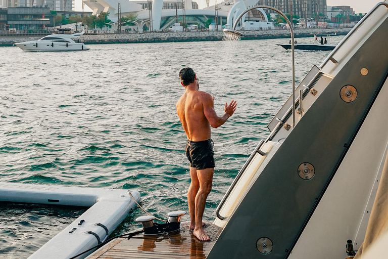 Dubai: Sunseeker Superyacht VIP Dinner, Drinks & Live DJ Soiree- Zen Med Gastronomy