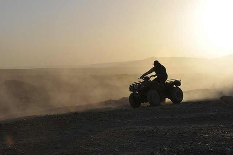 Pirámides de Guiza: tour de 1 hora en quad por el desierto1 hora en quad por el desierto Paseo en camello de media hora