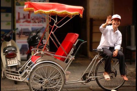 Hanoi: tour dello street food a piedi e in bici