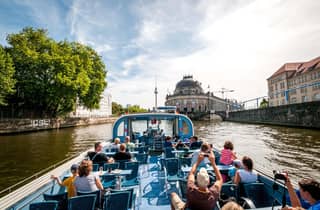 Bootstour auf Landwehrkanal und Spree mit Guide vor Ort