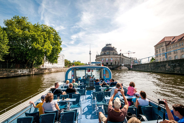Tour in barca sullo Sprea e sul Landwehrkanal con guida dal vivo