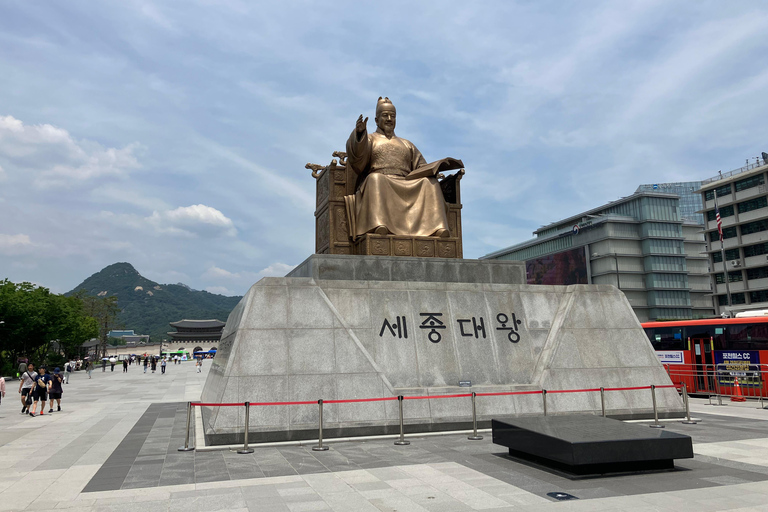 Séoul : Visite à pied du Hanbok, de Gyeongbokgung et du marché de Tongin