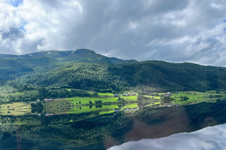Bergen: Early Express Flåm Railway & Nærøyfjord Cruise