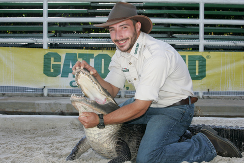 From Orlando: Swamp Airboat Ride and Gatorland Entry Standard Option