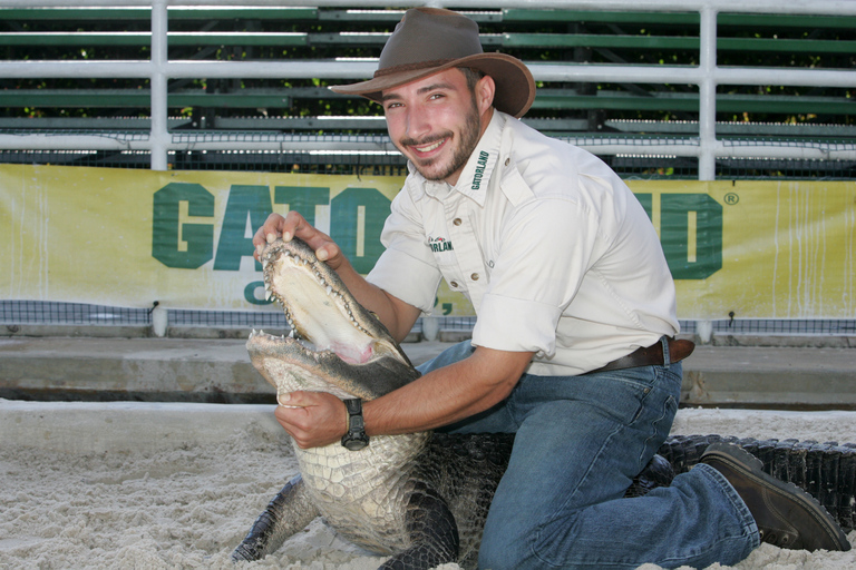 From Orlando: Swamp Airboat Ride and Gatorland Entry Standard Option