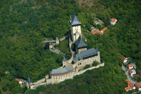 Kasteel Karlštejn: rondleiding met toegangskaartenRondleiding in het Russisch