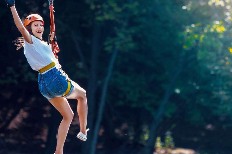 مجموعة تجمع بين التجديف وركوب العربات أو الدراجات الرباعية والانزلاق بالحبل مع الغداءمجموعة تجمع 