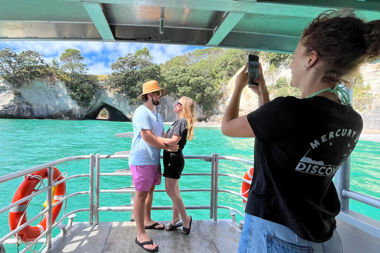 Wycieczka po wybrzeżu i jaskiniach Cathedral Cove