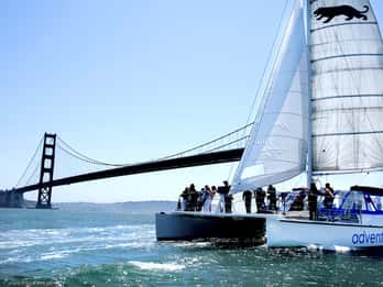 San Francisco: Katamaranfahrt zur Golden Gate Bridge San Francisco: Katamaranfahrt zur Golden Gate Bridge