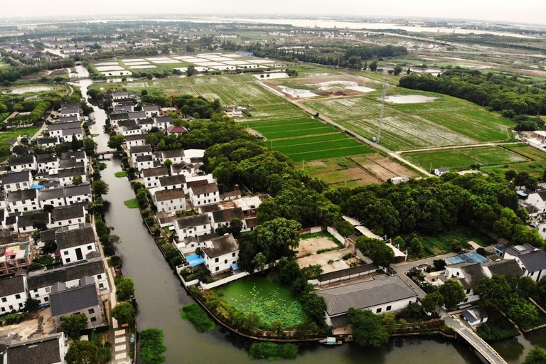 Shanghai: Zhouzhuang Water Town Day Tour with Tea & Pingtan Ancient Town + Boat Tour