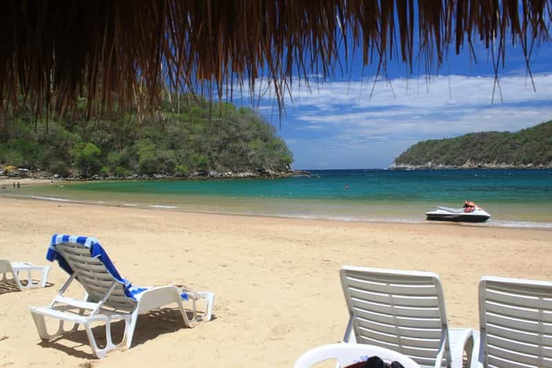 bay tour huatulco