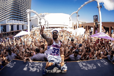 Las Vegas: ruta VIP por piscinas con bebidas y entradaLas Vegas: Ruta VIP por piscinas con bebidas y entrada incluidas