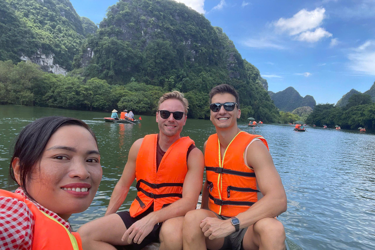 从河内出发：宁平吉普车探险之旅（华闾、长安、木阿）From Hanoi: Ninh Binh Jeep Adventure – Hoa Lu, Trang An, Mua