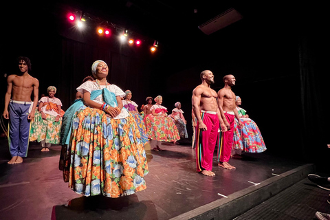 Salvador de Noche: Cena y Espectáculo Cultural