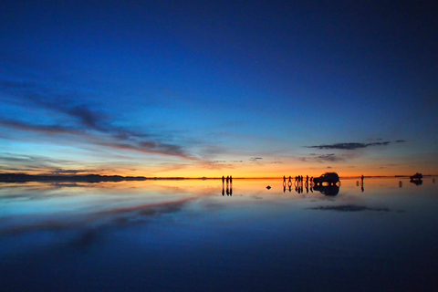 BOLIVIA: SUNSET &amp; STARLIGHTS IN UYUNISHARED GROUP: SUNSET &amp; STARLIGHTS IN UYUNI