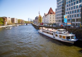 seværdigheder i Berlin - Berlin: 2,5-timers bådtur langs Spree-floden