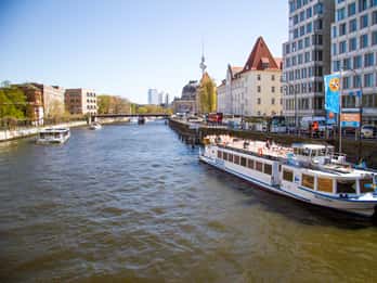 Berlin: 2,5-stündige kleine Brückenfahrt per Schiff Berlin: 2,5-stündige kleine Brückenfahrt per Schiff