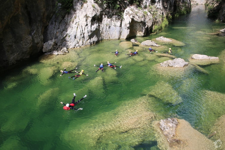Desde Split: Barranquismo en el río CetinaDescenso de barrancos en el río Cetina - Sin traslado