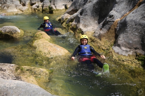 Ab Split: Canyoning-Tour am Fluss CetinaCanyoning am Fluss Cetina – ohne Transfer