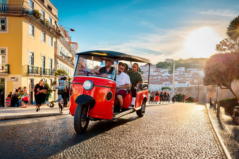 Lisbona: tour storico della città vecchia in Tuk Tuk.Giro guidato in tuk tuk di un'ora