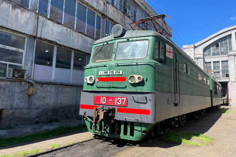 تبليسي: حيث لا يذهب السياح - جولة السكك الحديدية المنسية