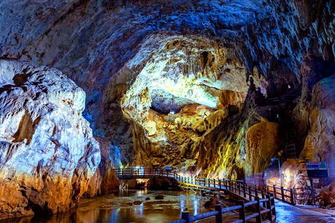 North Kyushu Tour: Akiyoshido Cave & Motonosumi Inari Shrine North Kyushu Tour: Akiyoshido Cave, Motonosumi Inari Shrrine