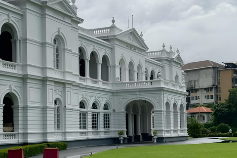 Colombo Airport Transfer with Private 4-Hour City Tour