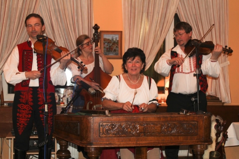Praag: diner en traditionele folkloristische muziek en dans