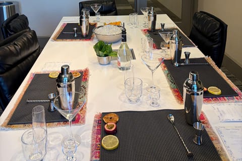 Houston: Cocktail Making Class with Professional Bartender