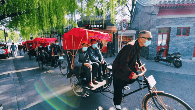 Beijing: Shichahai Hutong Tour by Cab on foot