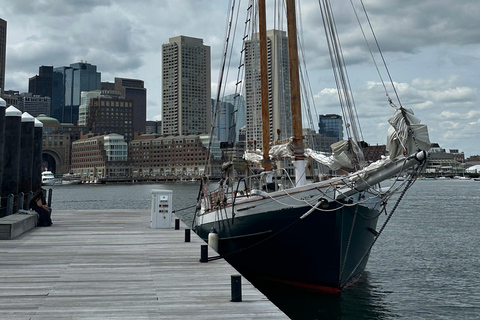 Boston: Tall Ship Harbor Sail mit Brunch-Option am WochenendeWochenend-Brunch auf dem Großsegler Liberty Star