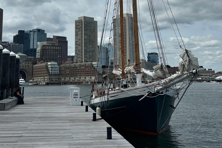 Boston: Tall Ship Harbor Sail mit Brunch-Option am WochenendeWochenend-Brunch auf dem Großsegler Liberty Star