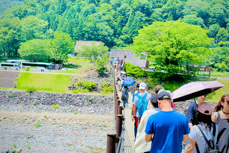 Kanazawa: Shirakawago, Gokayama, and Takayama Full Day Trip