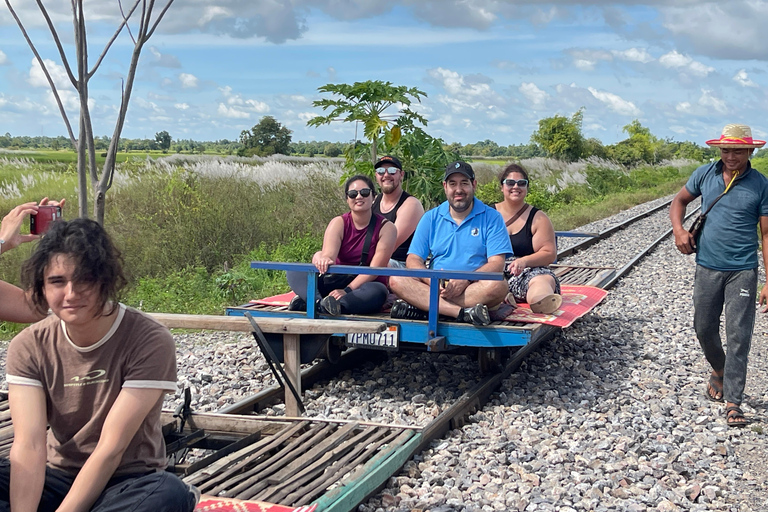 Battambang: Trem de bambu e caverna de morcegos saindo de Siem Reap