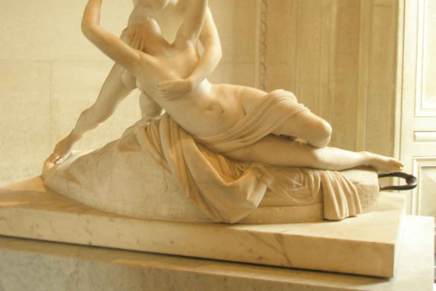 Paris: Louvre Private Family Tour for Kids with Entry Ticket