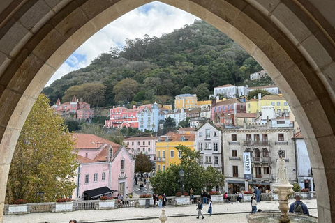 Sintra to Cascais: 2 Palaces, 4 Sites, 10 Hour Tour