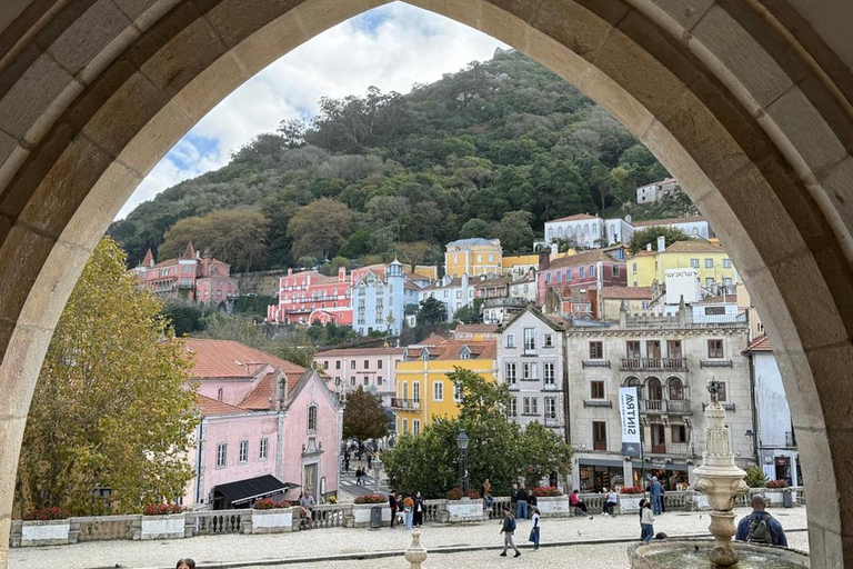 Sintra to Cascais: 2 Palaces, 4 Sites, 10 Hour Tour